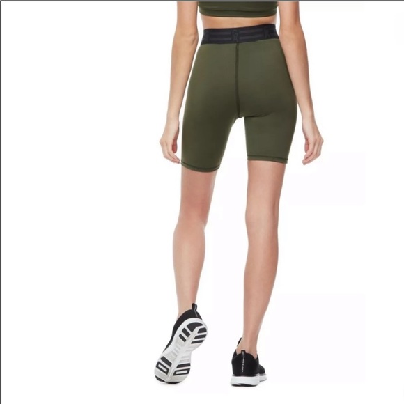 Good American Icon Bike shorts - Picture 6 of 7